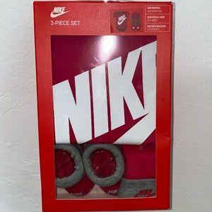 Nike 3 piece set (baby girl)
